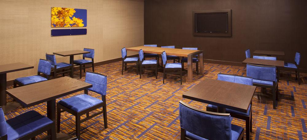 Courtyard By Marriott Charlotte Airport Loso Екстериор снимка