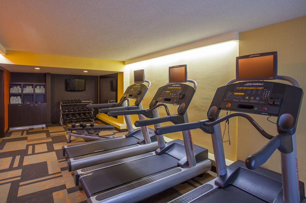 Courtyard By Marriott Charlotte Airport Loso Екстериор снимка