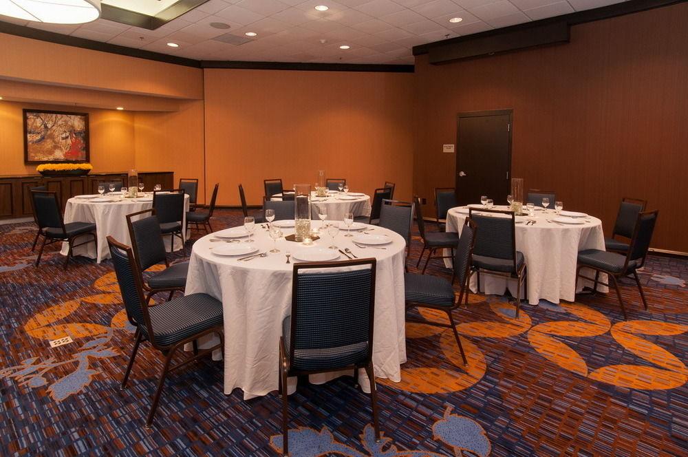 Courtyard By Marriott Charlotte Airport Loso Екстериор снимка