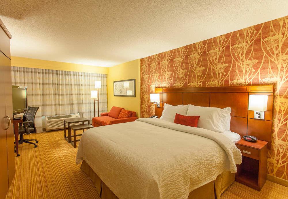 Courtyard By Marriott Charlotte Airport Loso Екстериор снимка