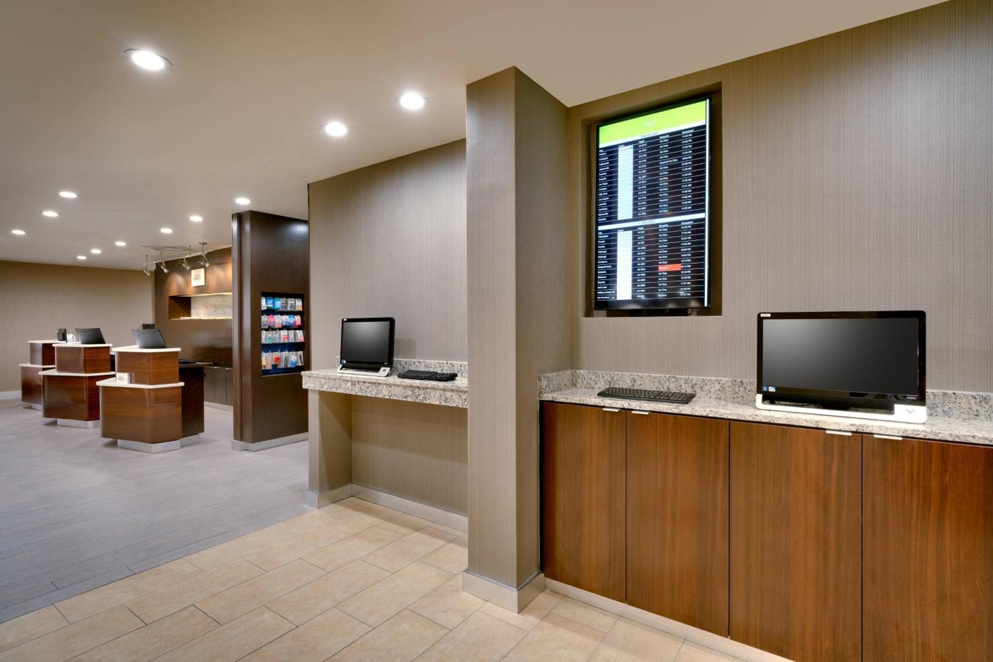 Courtyard By Marriott Charlotte Airport/Billy Graham Parkway Hotel Екстериор снимка