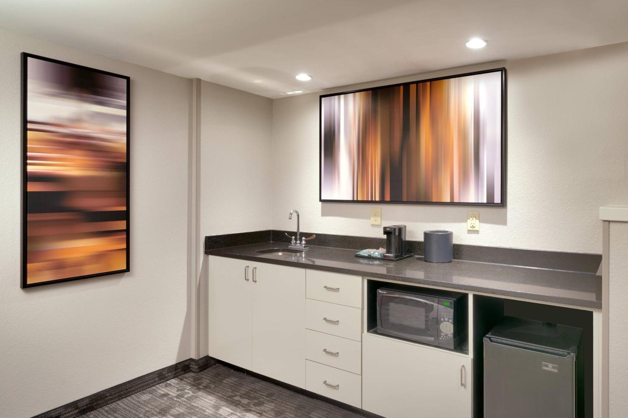 Courtyard By Marriott Charlotte Airport Loso Екстериор снимка