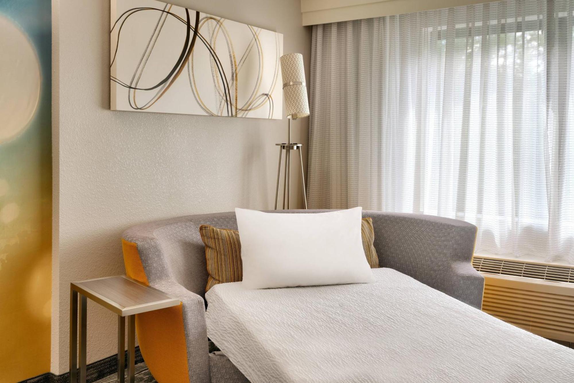 Courtyard By Marriott Charlotte Airport Loso Екстериор снимка