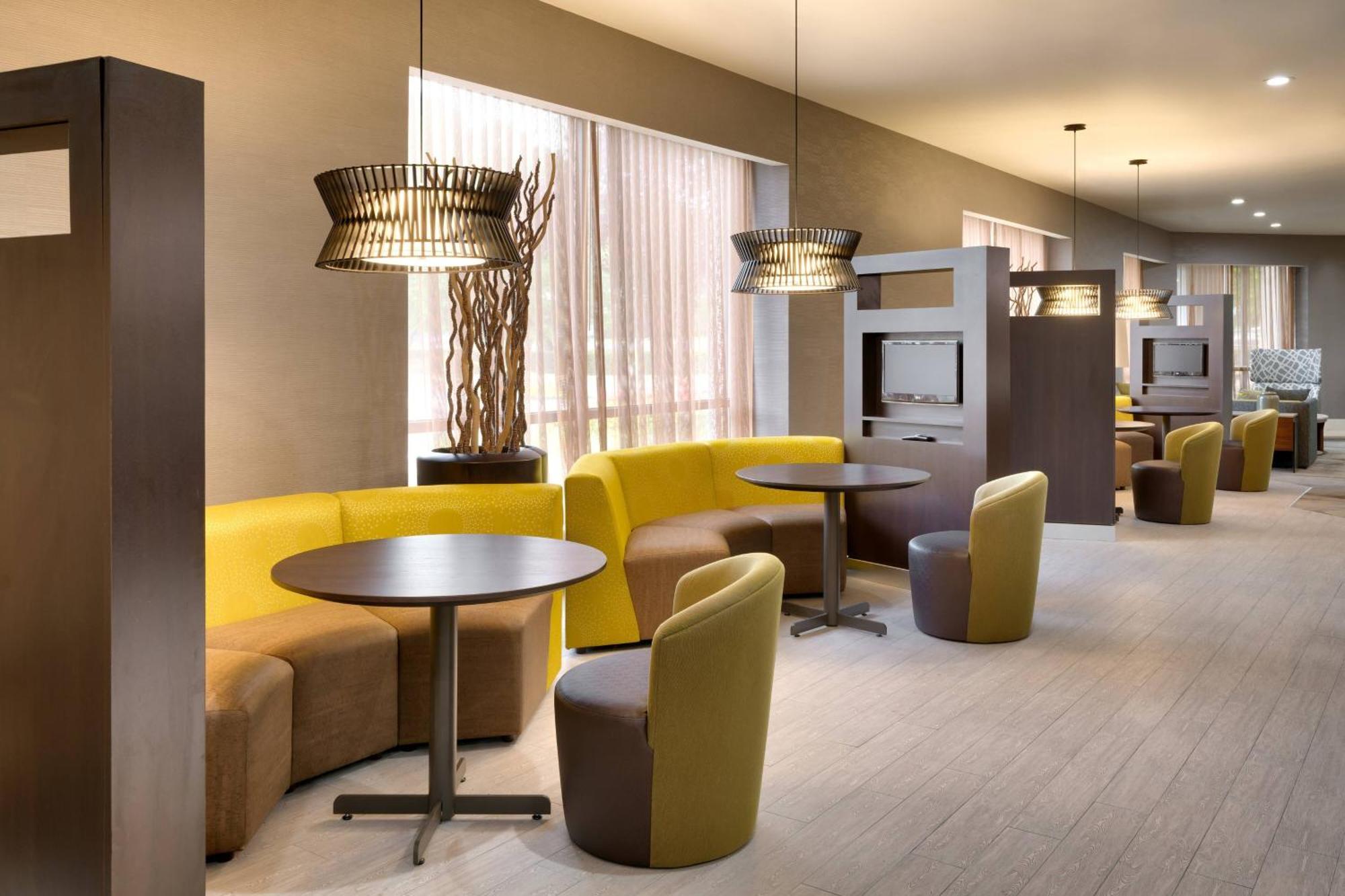 Courtyard By Marriott Charlotte Airport Loso Екстериор снимка