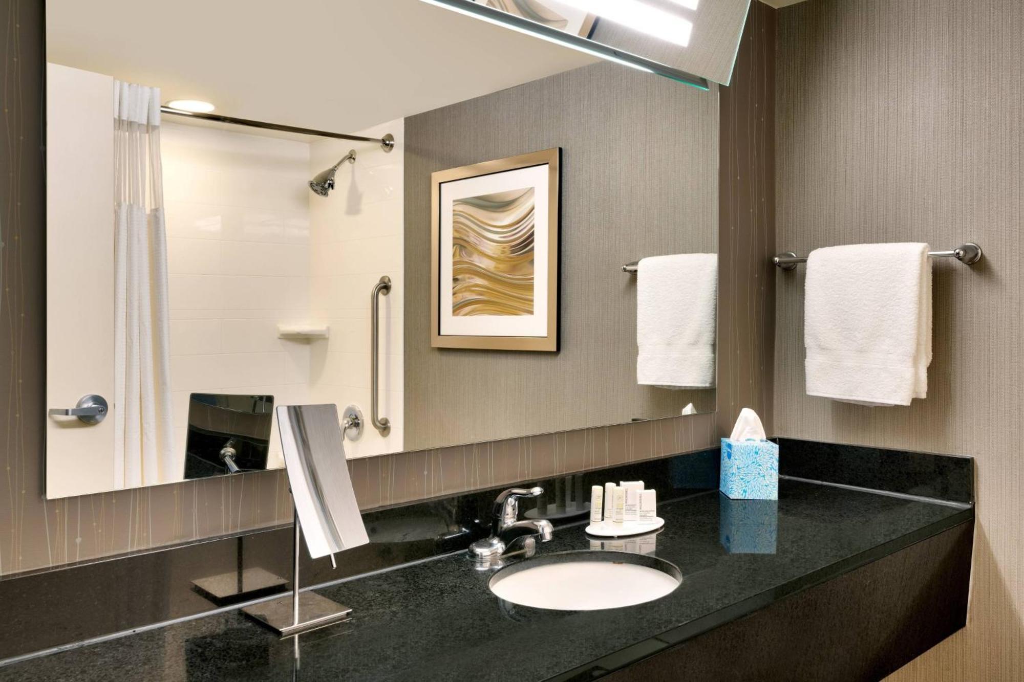 Courtyard By Marriott Charlotte Airport Loso Екстериор снимка