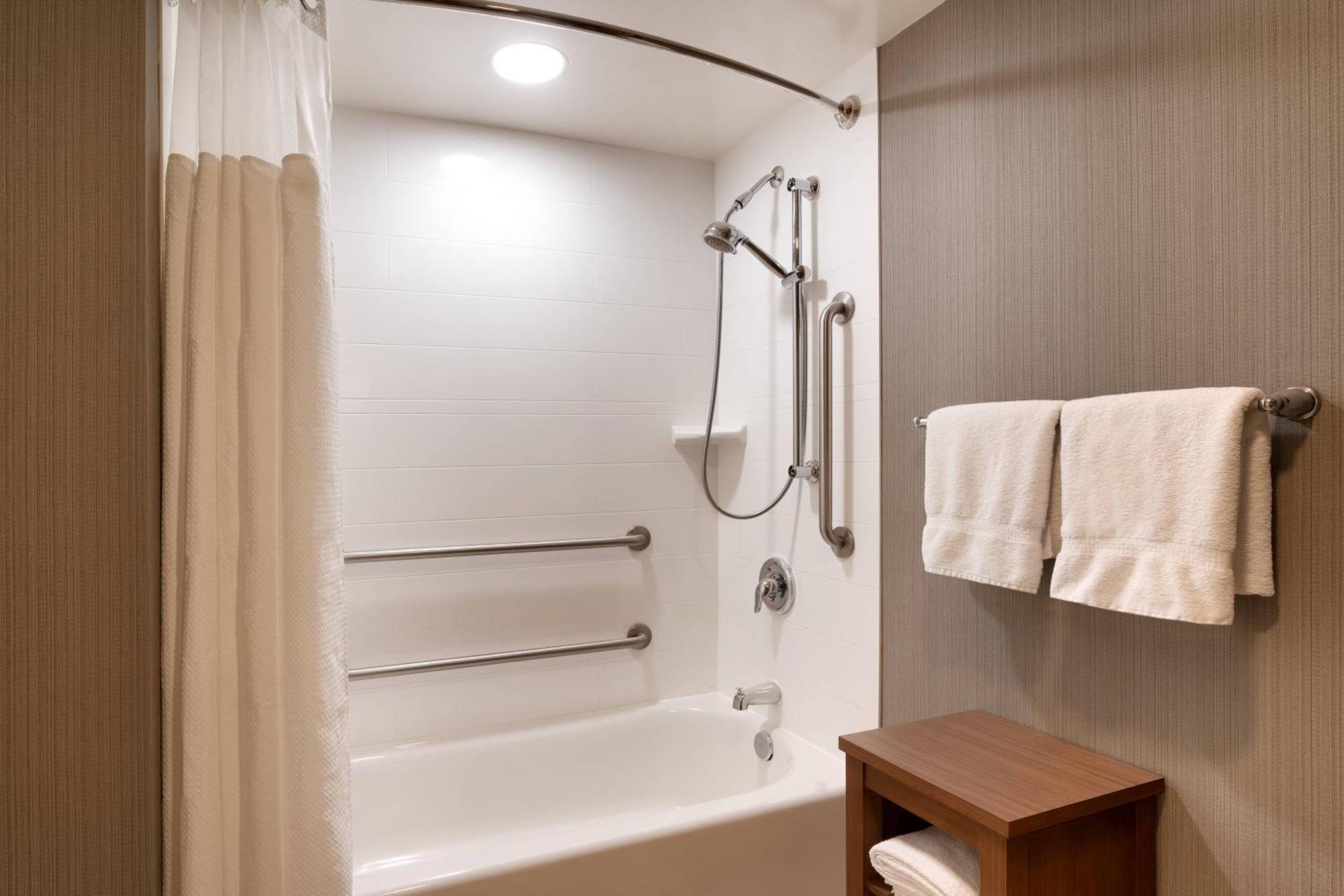 Courtyard By Marriott Charlotte Airport Loso Екстериор снимка