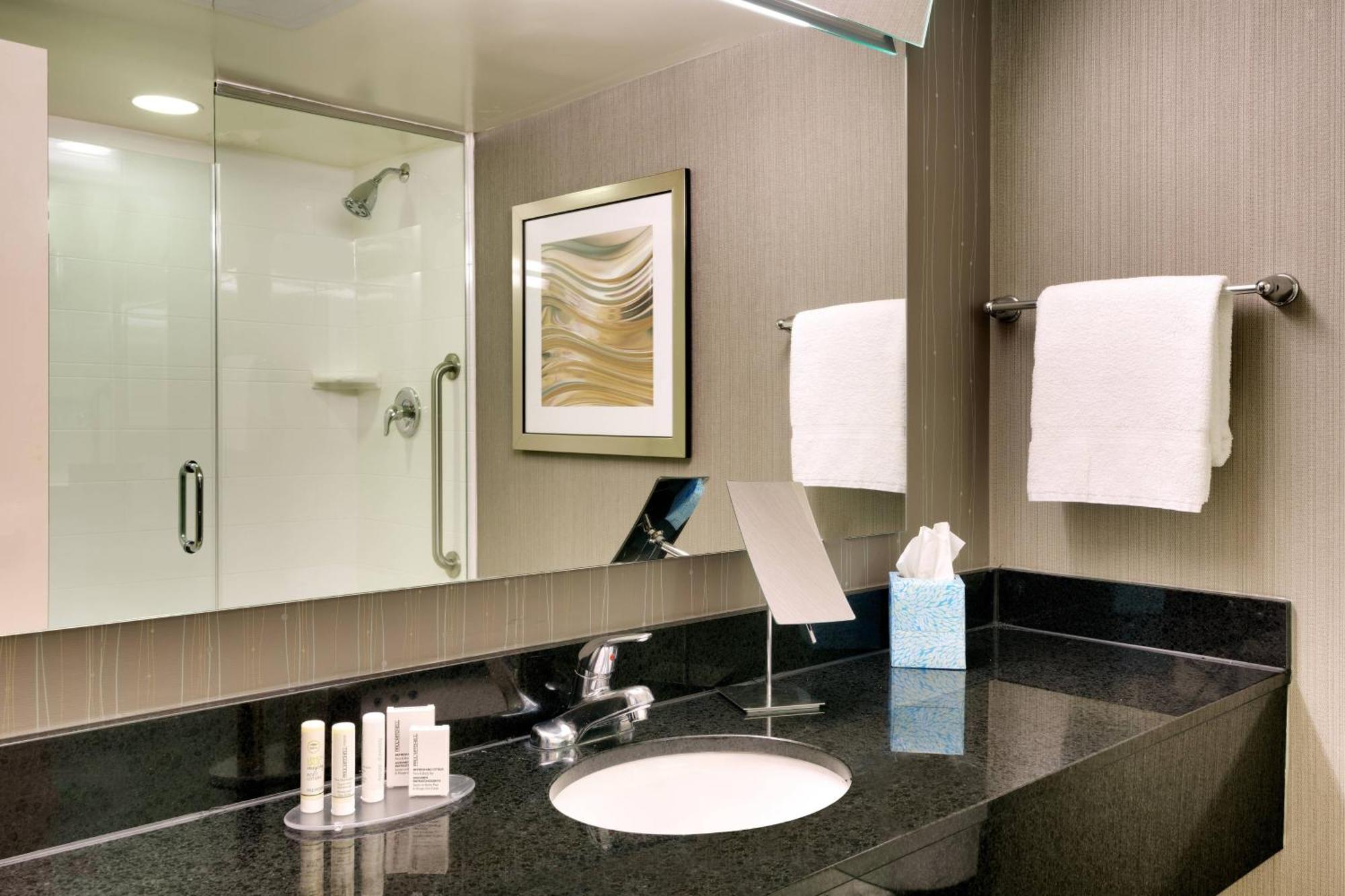 Courtyard By Marriott Charlotte Airport Loso Екстериор снимка