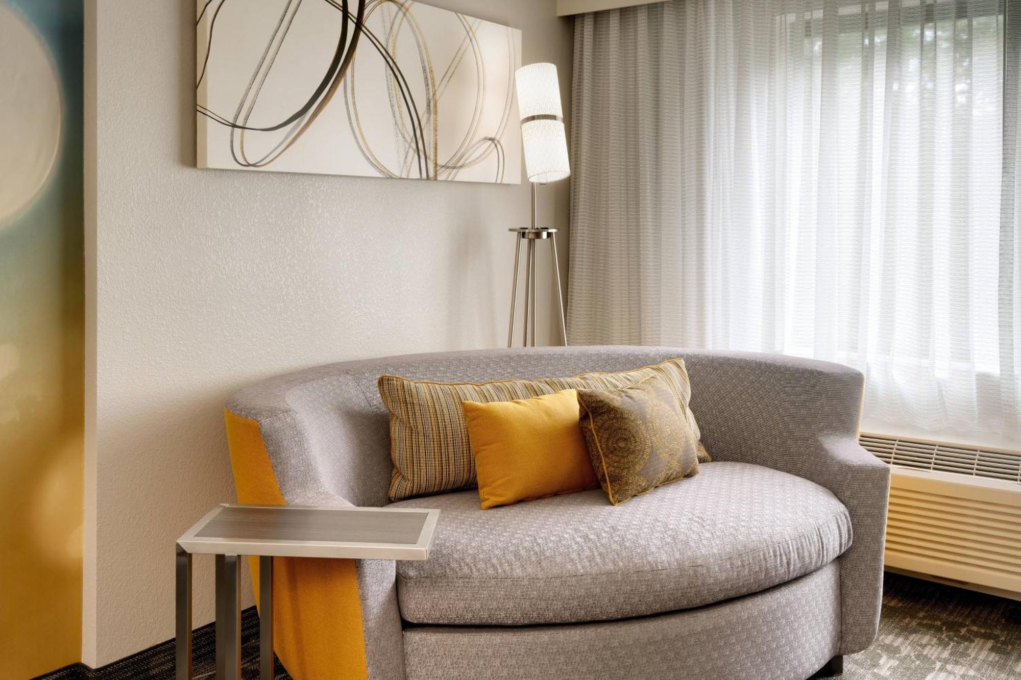 Courtyard By Marriott Charlotte Airport Loso Екстериор снимка