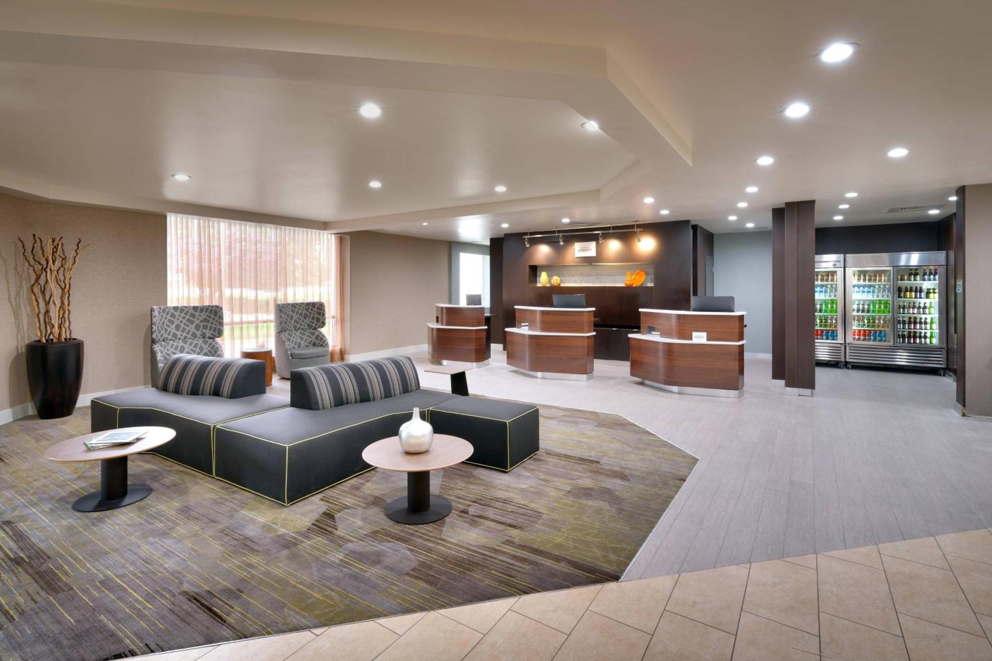 Courtyard By Marriott Charlotte Airport Loso Екстериор снимка