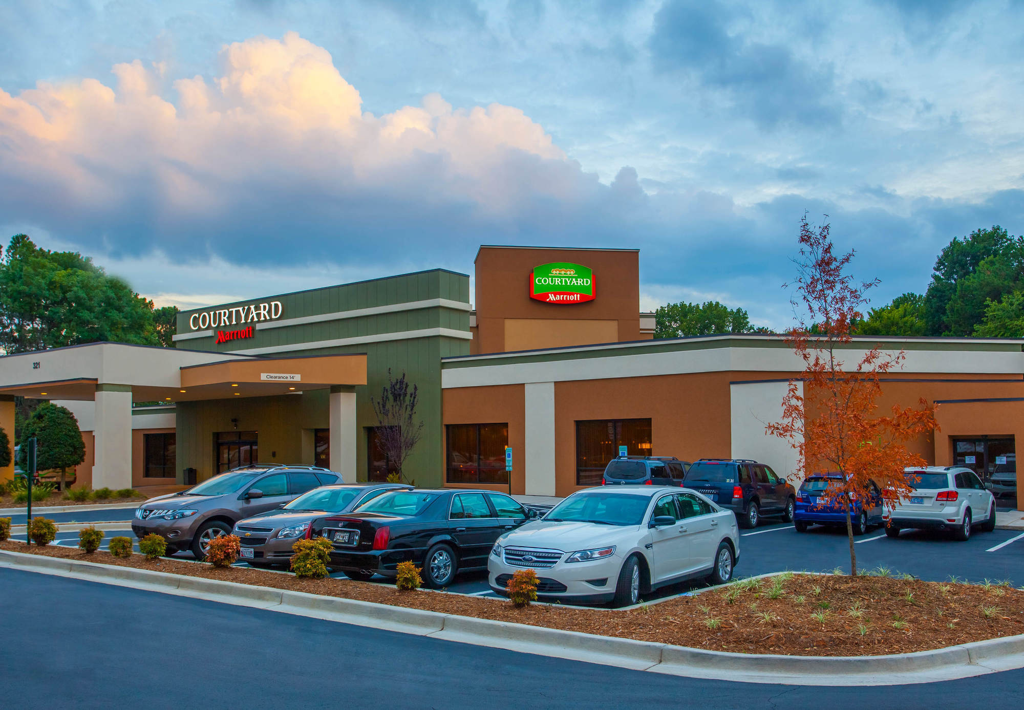 Courtyard By Marriott Charlotte Airport Loso Екстериор снимка