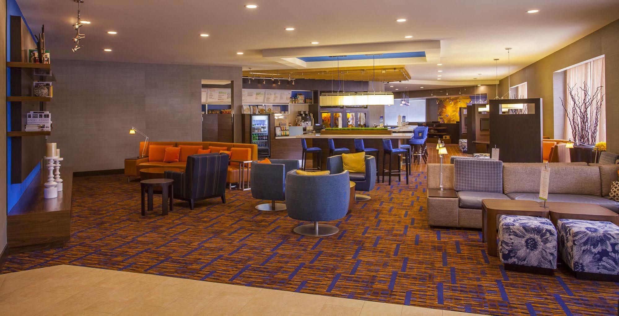 Courtyard By Marriott Charlotte Airport Loso Екстериор снимка