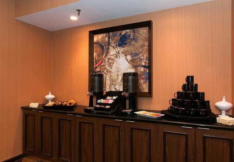 Courtyard By Marriott Charlotte Airport Loso Екстериор снимка