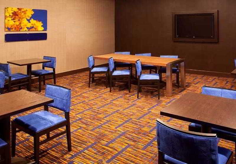 Courtyard By Marriott Charlotte Airport/Billy Graham Parkway Hotel Екстериор снимка