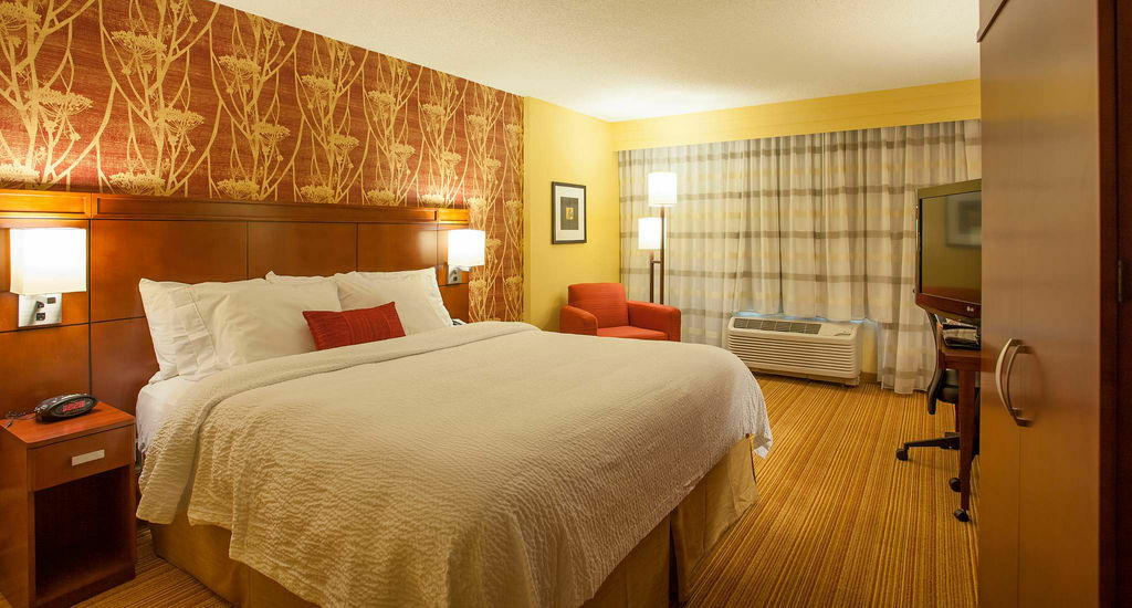Courtyard By Marriott Charlotte Airport Loso Екстериор снимка